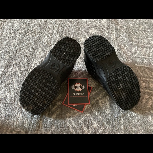 Gentle used slip grips black size 8 work shoes. - Picture 5 of 5